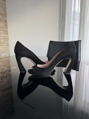 MIU MIU Wildleder Peeptoes | LOOP-Marktplatz