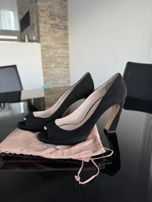 MIU MIU Wildleder Peeptoes | LOOP-Marktplatz