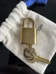 LOUIS VUITTON Vorhängeschloss