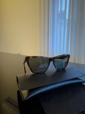 SAINT LAURENT Sonnenbrille | LOOP-Marktplatz