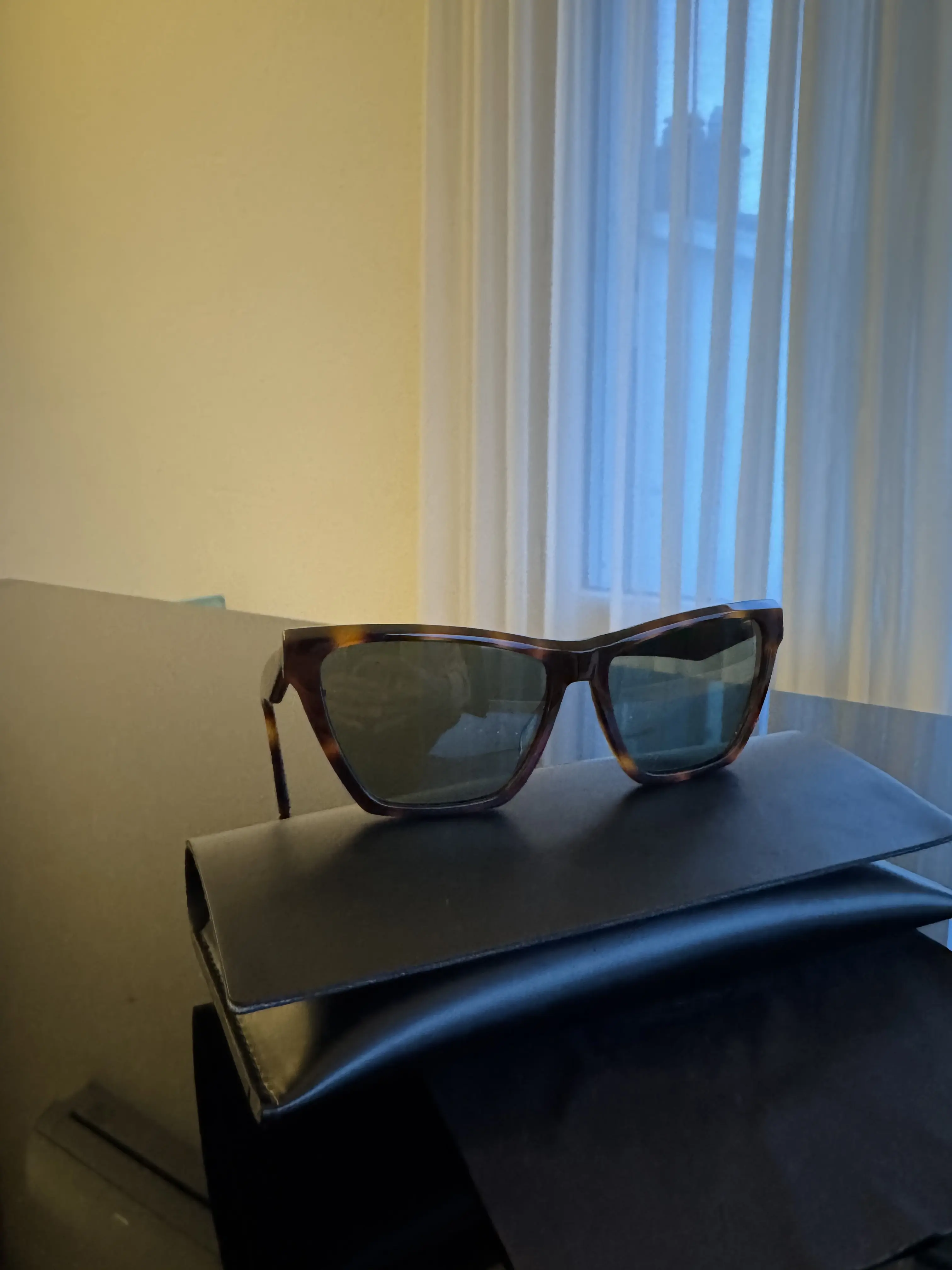 SAINT LAURENT Sonnenbrille | LOOP-Marktplatz