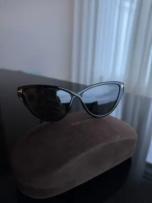 TOM FORD Cat Eye Sonnenbrille | LOOP-Marktplatz
