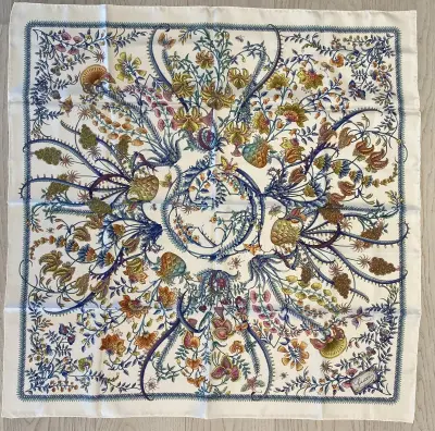 GUCCI florales Seidenfoulard | Marché LOOP