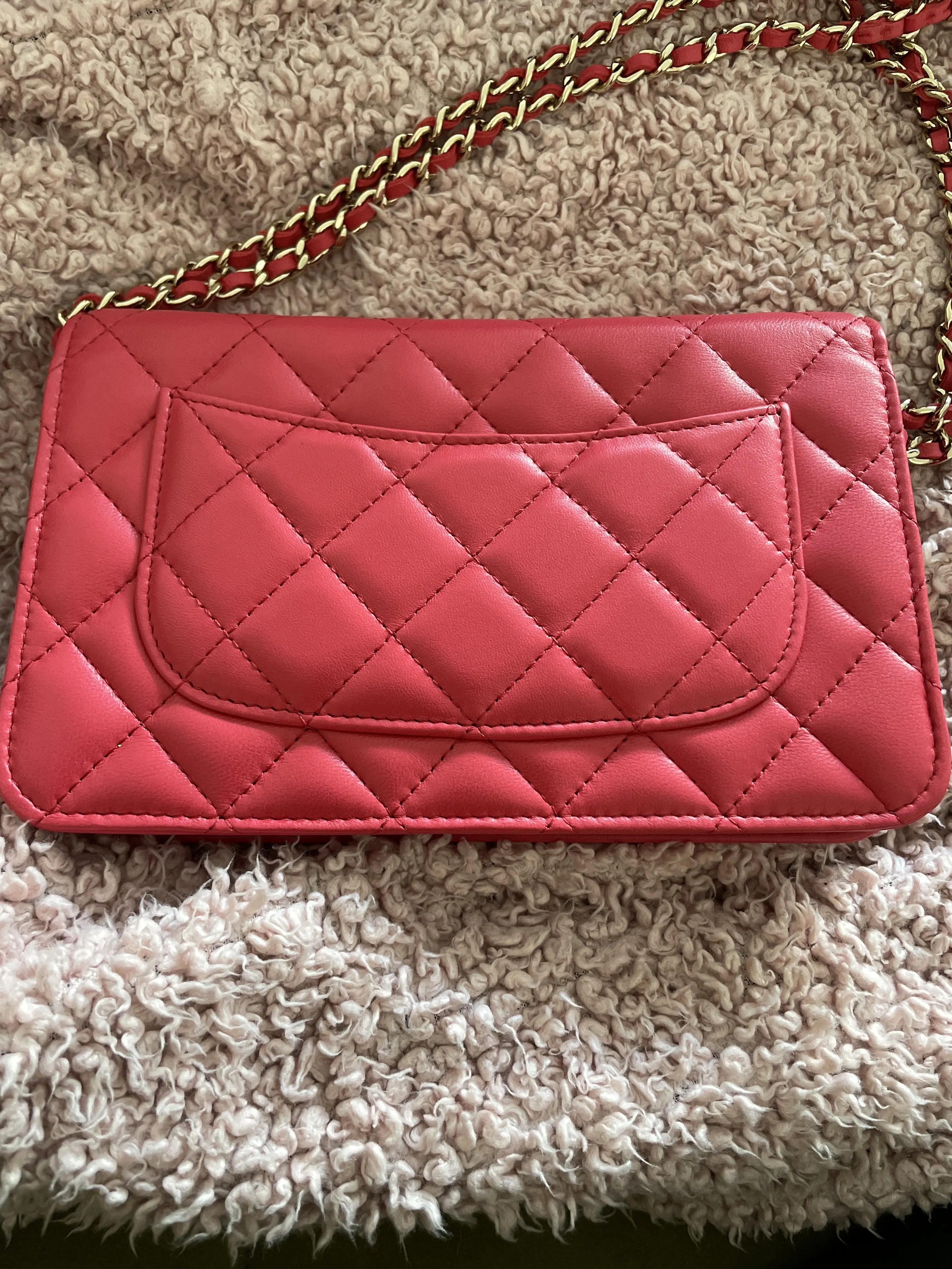 CHANEL on Chain neuwertig | LOOP Marketplace