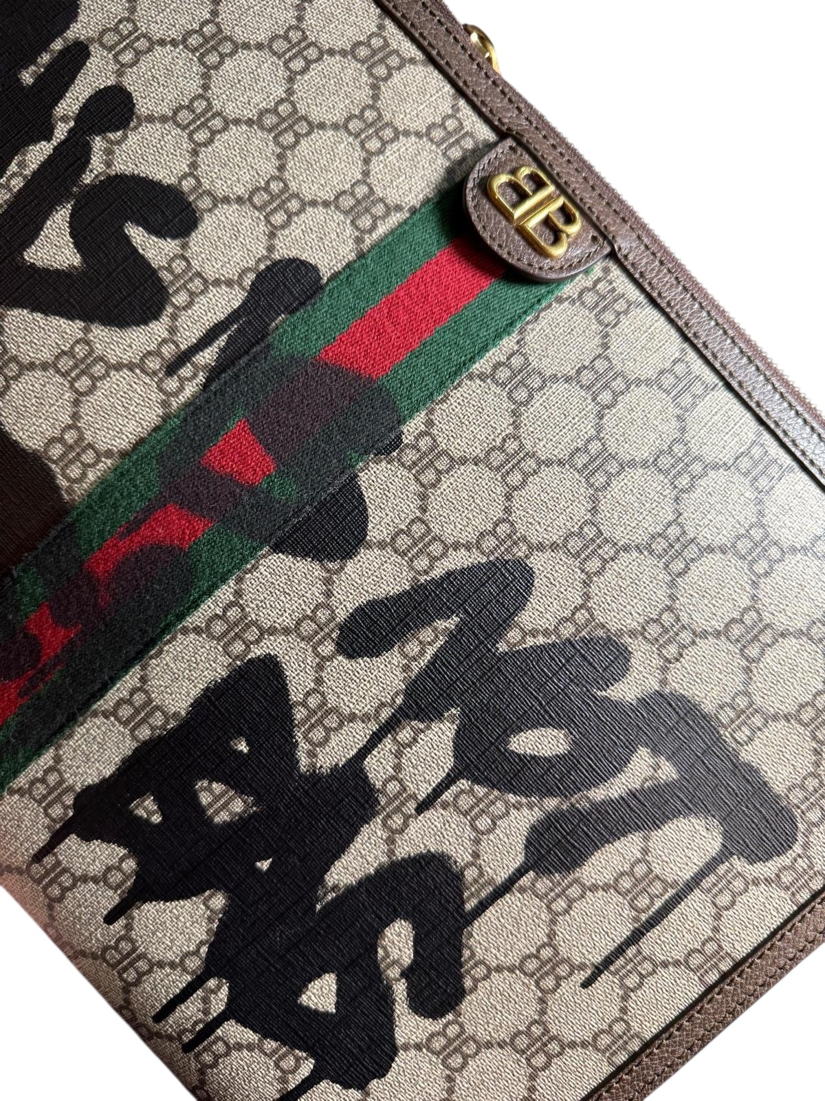 Balenciaga clutch | LOOP Marketplace