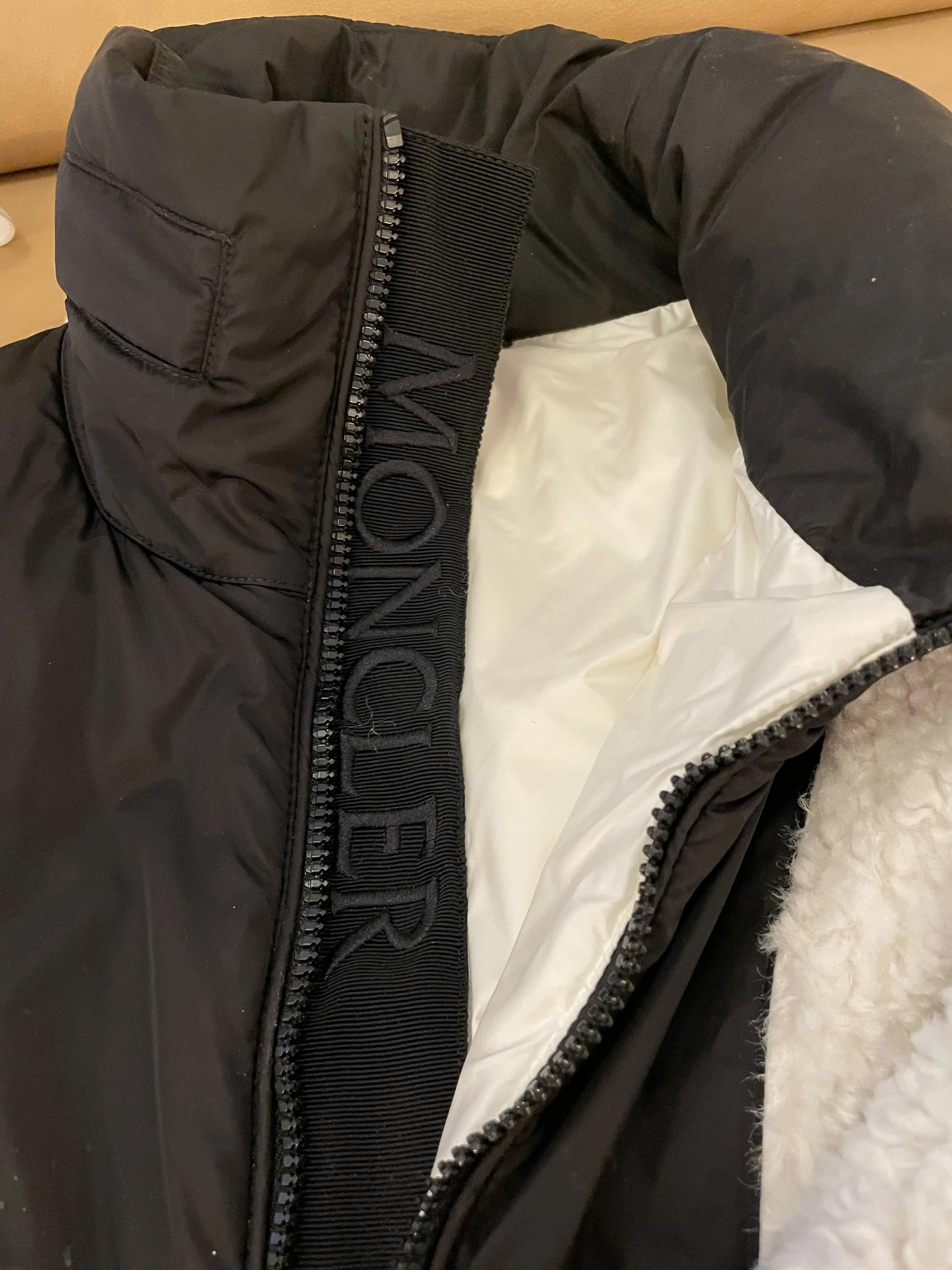 MONCLER Teddy Jacket | LOOP-Marktplatz