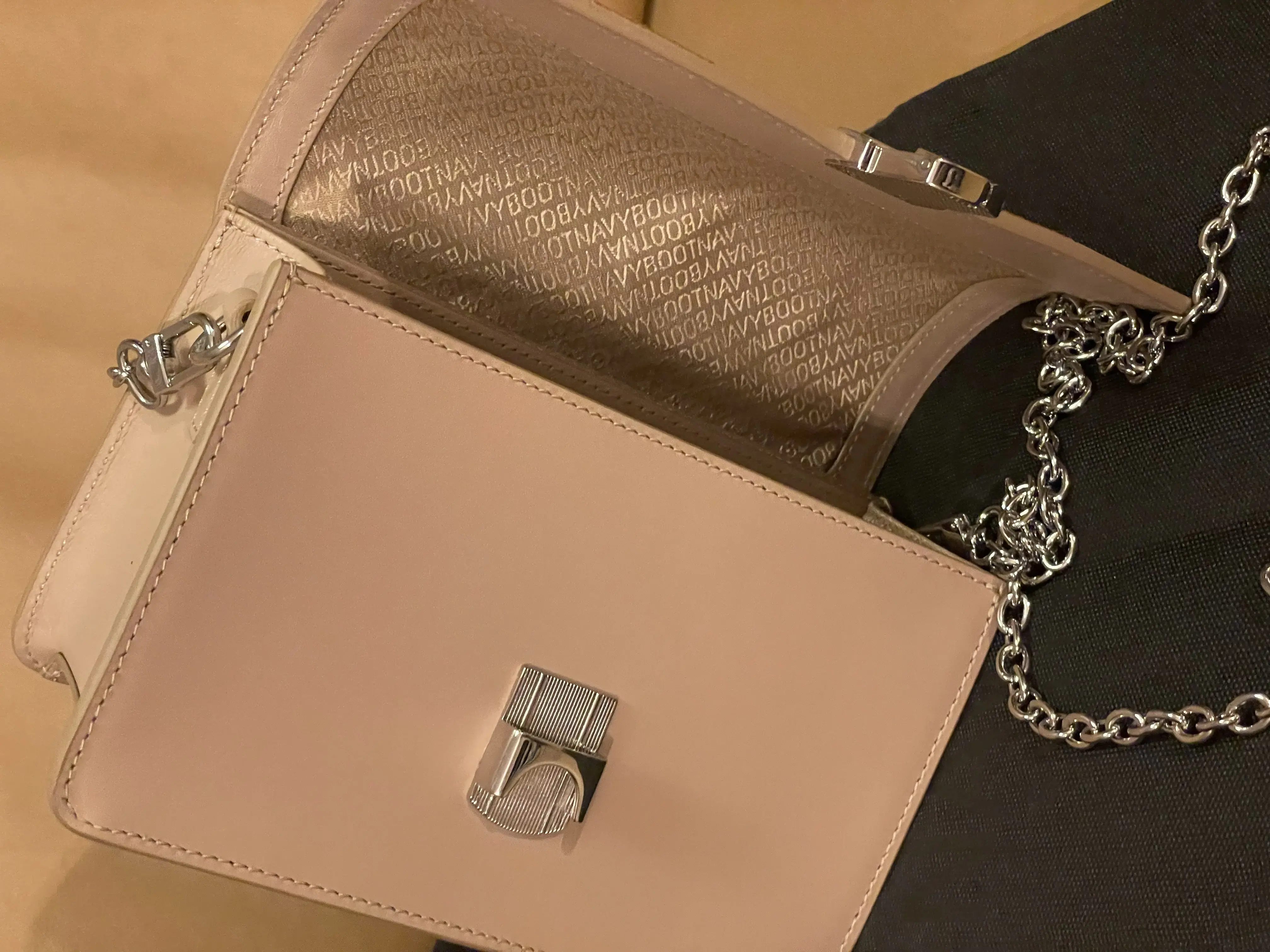 NAVYBOOT Leather Crossbody Bag | LOOP-Marktplatz