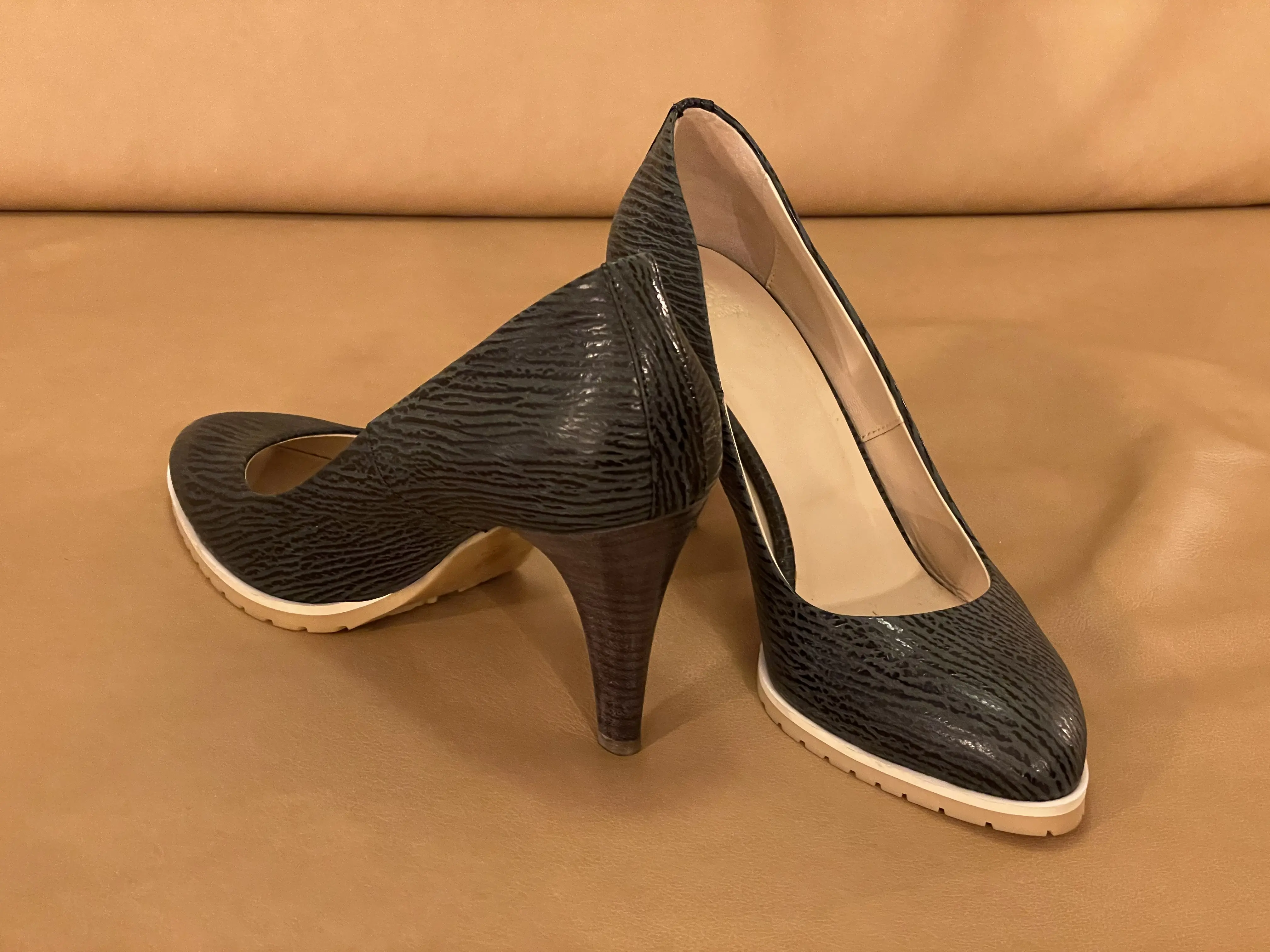 NAVYBOOT Leather High Heels | Marché LOOP