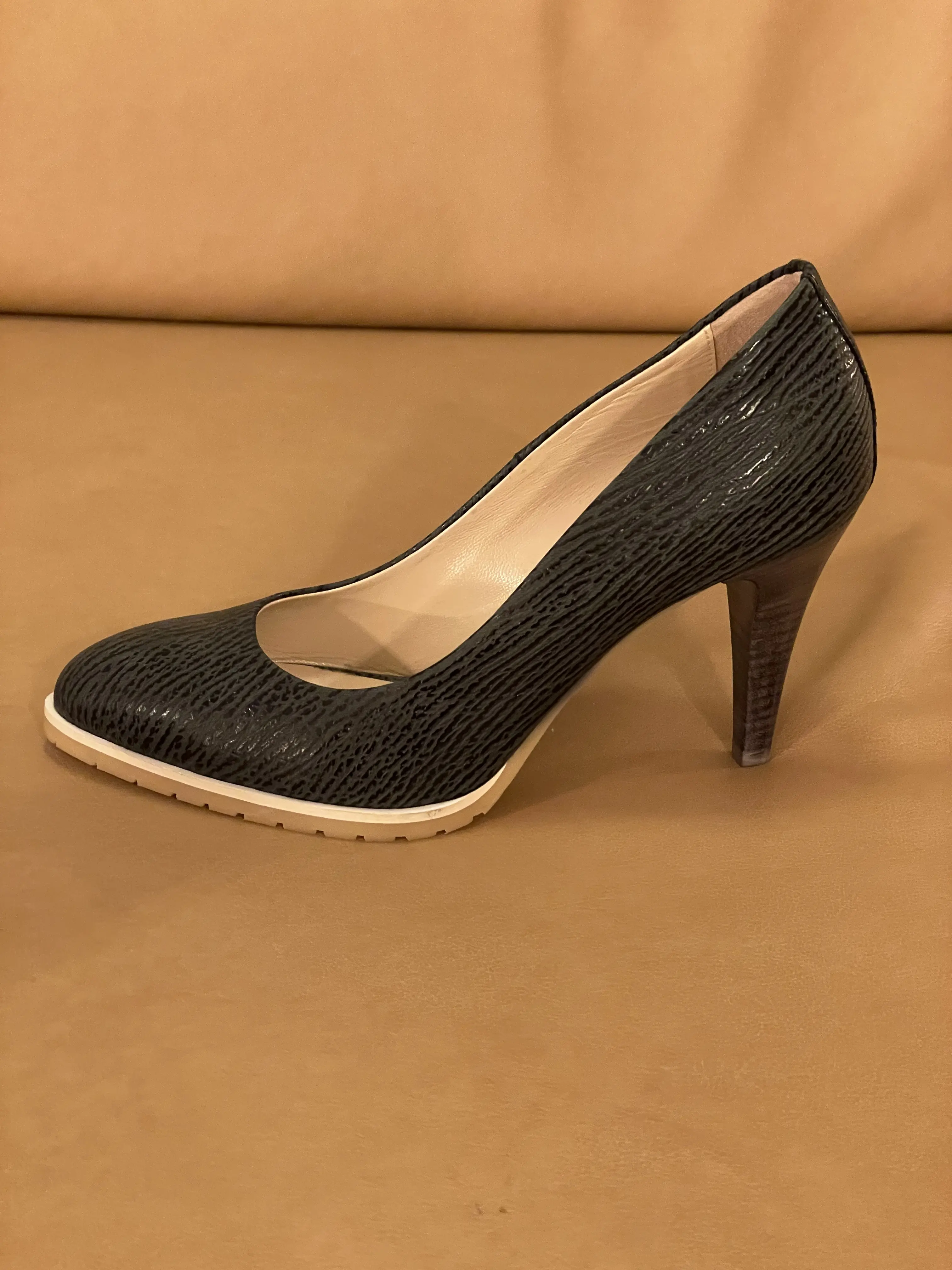 NAVYBOOT Leather High Heels | Marché LOOP