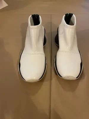 FENDI patent Leather Sneakers | LOOP-Marktplatz