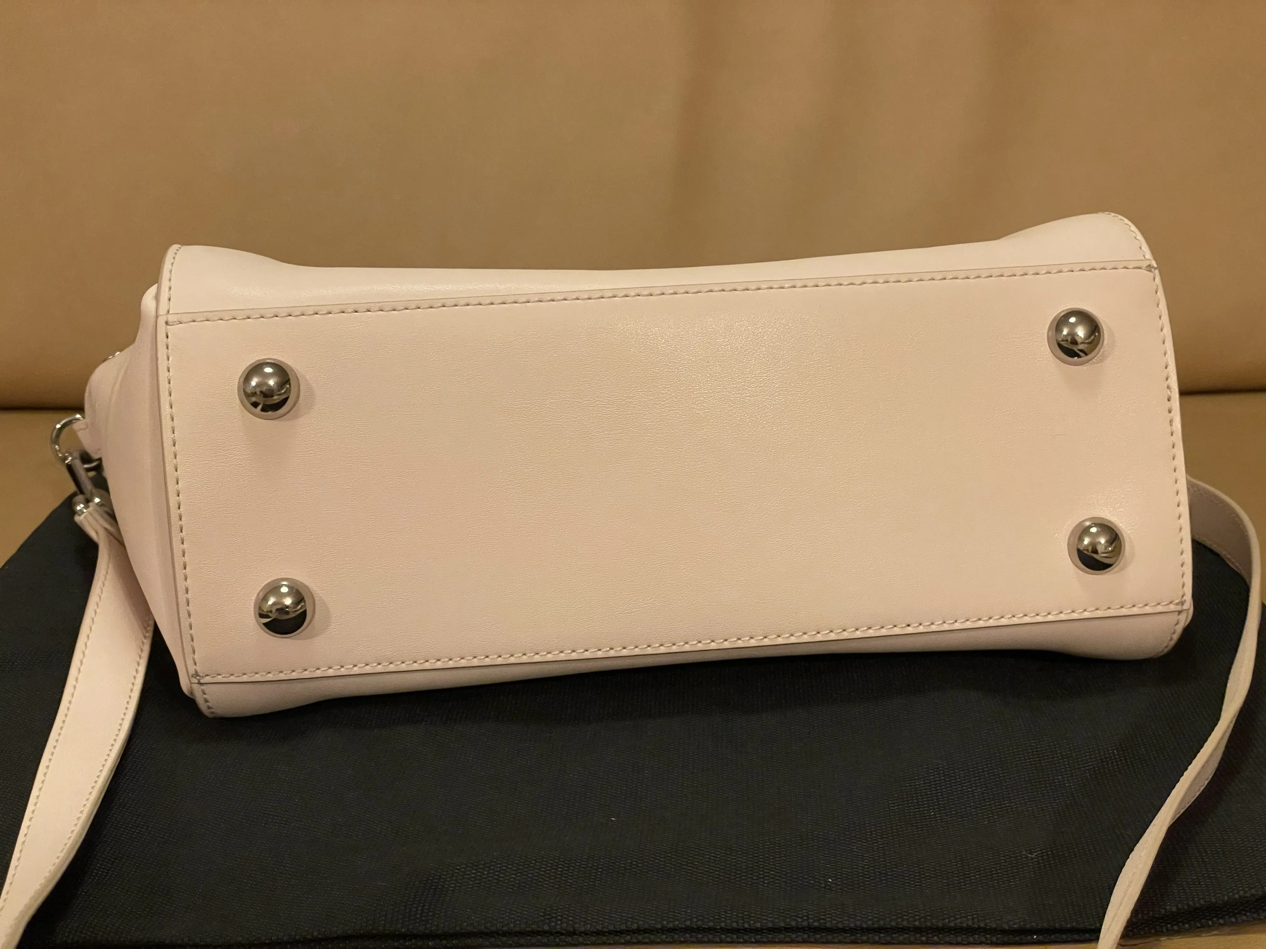 NAVYBOOT Leather Bag | Marché LOOP