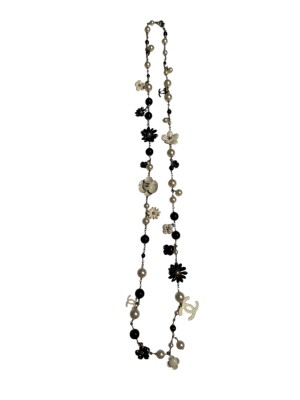 Chanel necklace | LOOP Marketplace