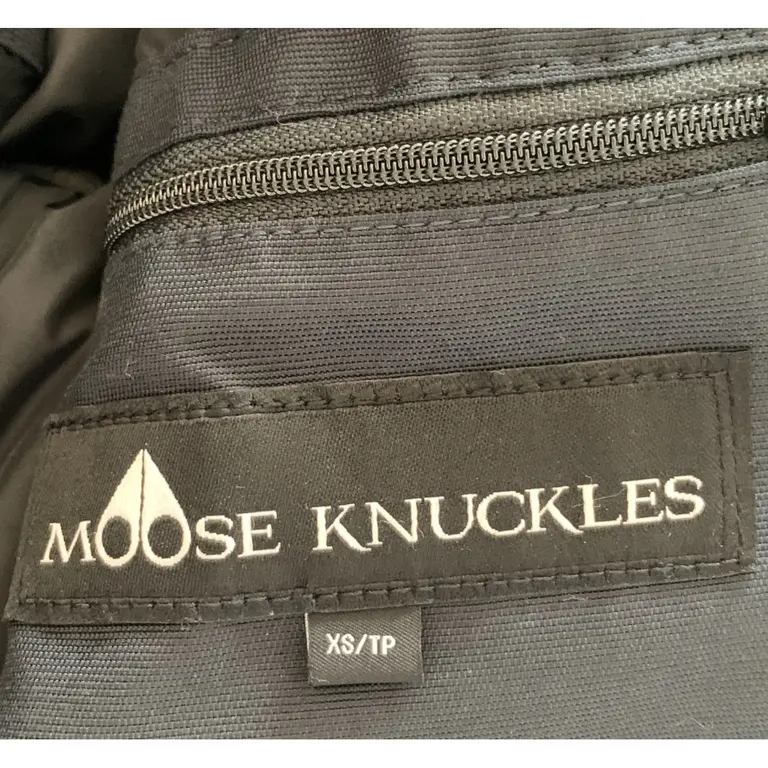 Moose Knuckles Parka with fur in black | LOOP Marketplace