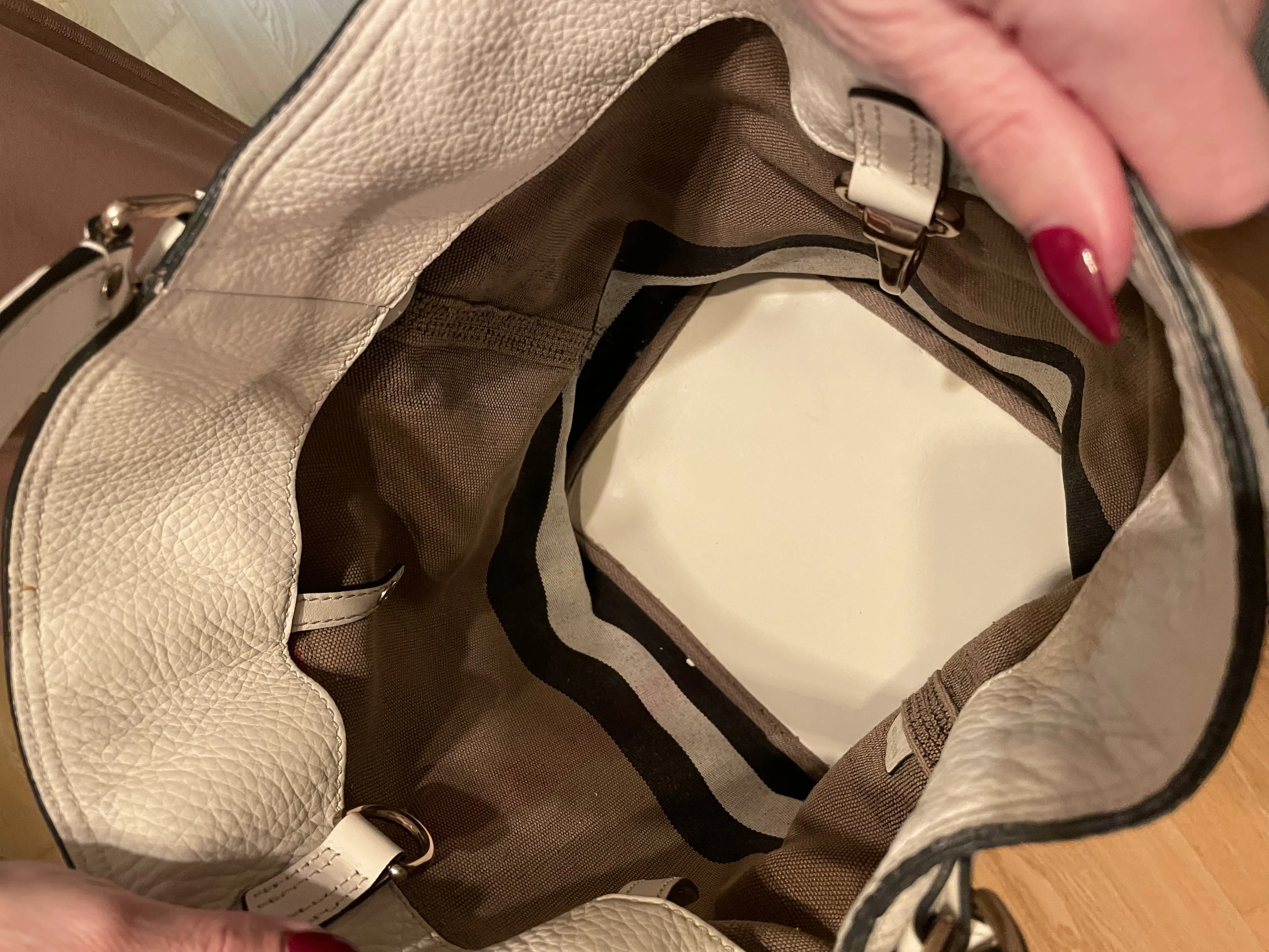 BURBERRY Ashby Bag | LOOP Marketplace