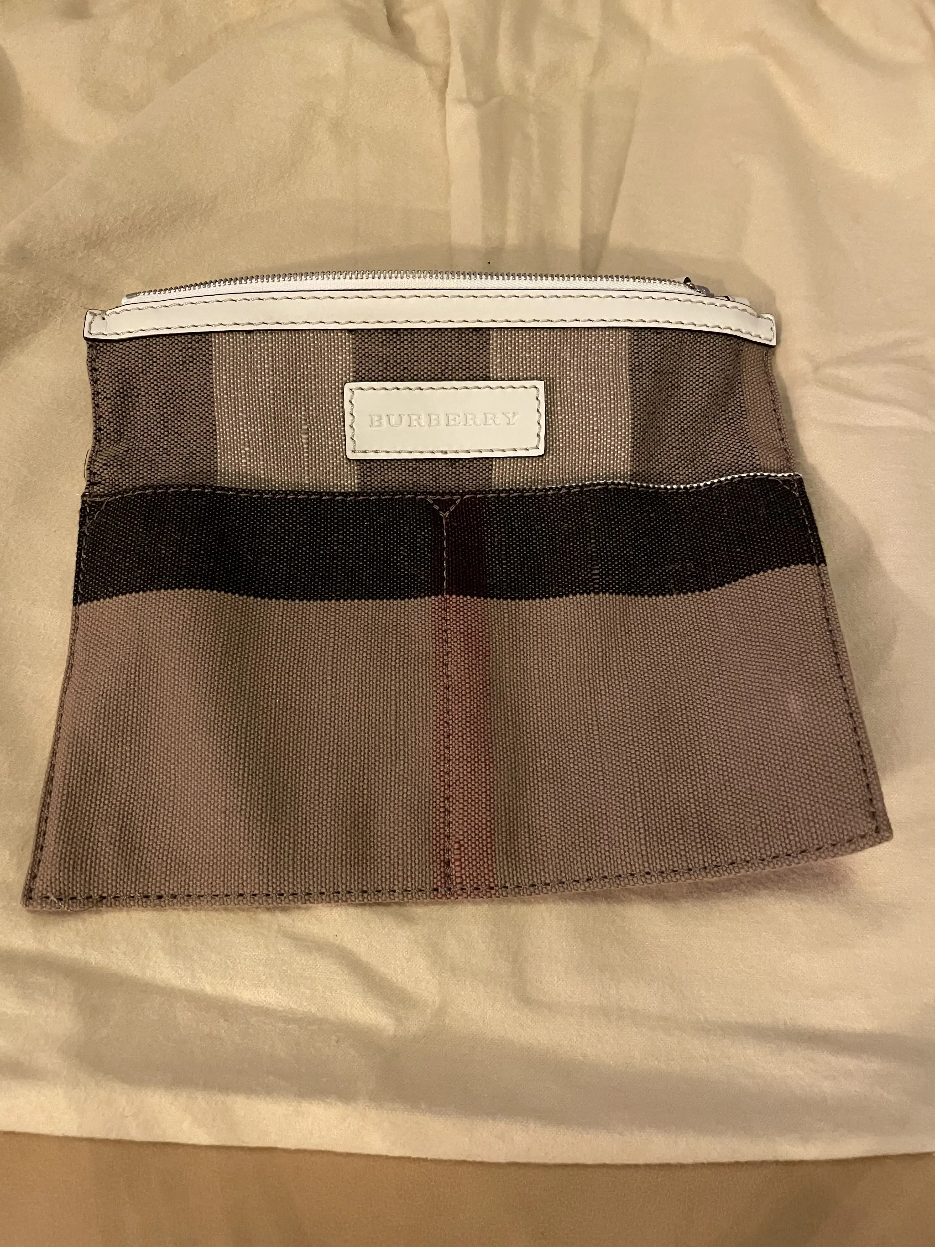 BURBERRY Ashby Bag | LOOP Marketplace