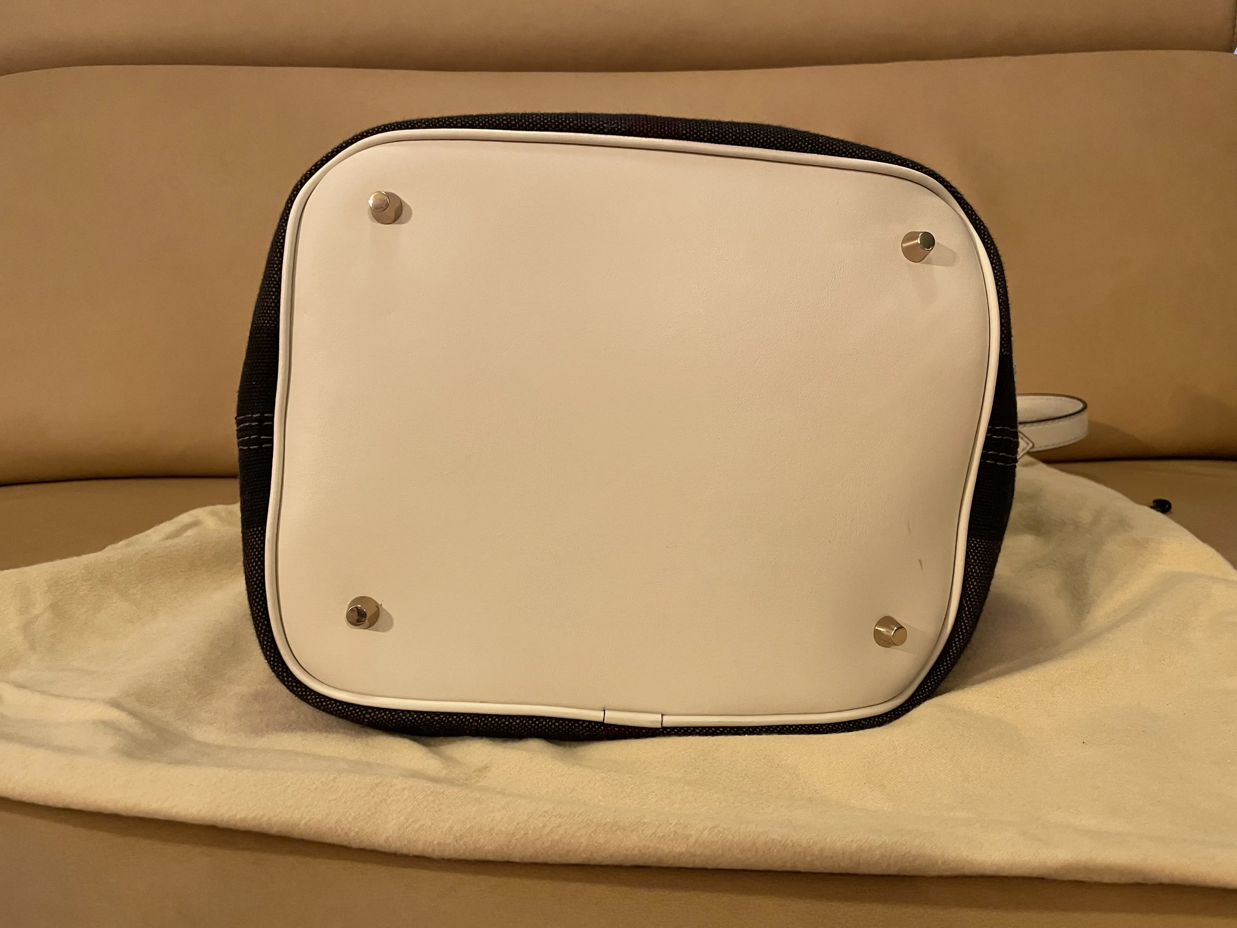 BURBERRY Ashby Bag | LOOP Marketplace