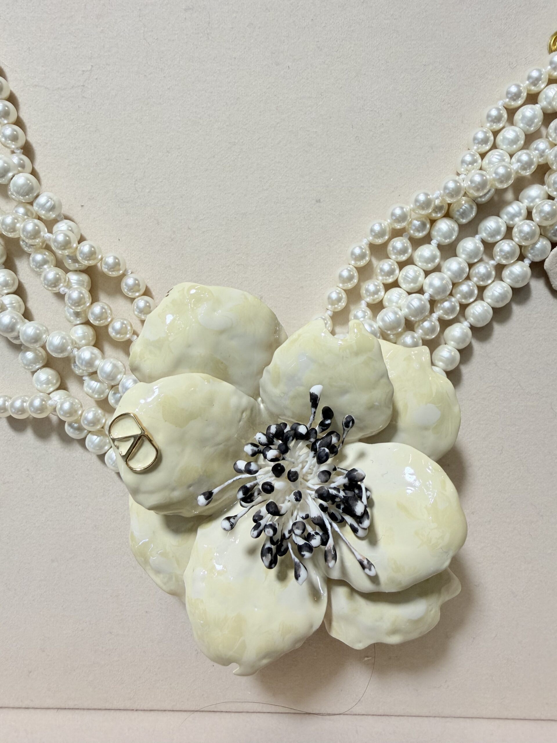 Valentino necklace | LOOP-Marktplatz