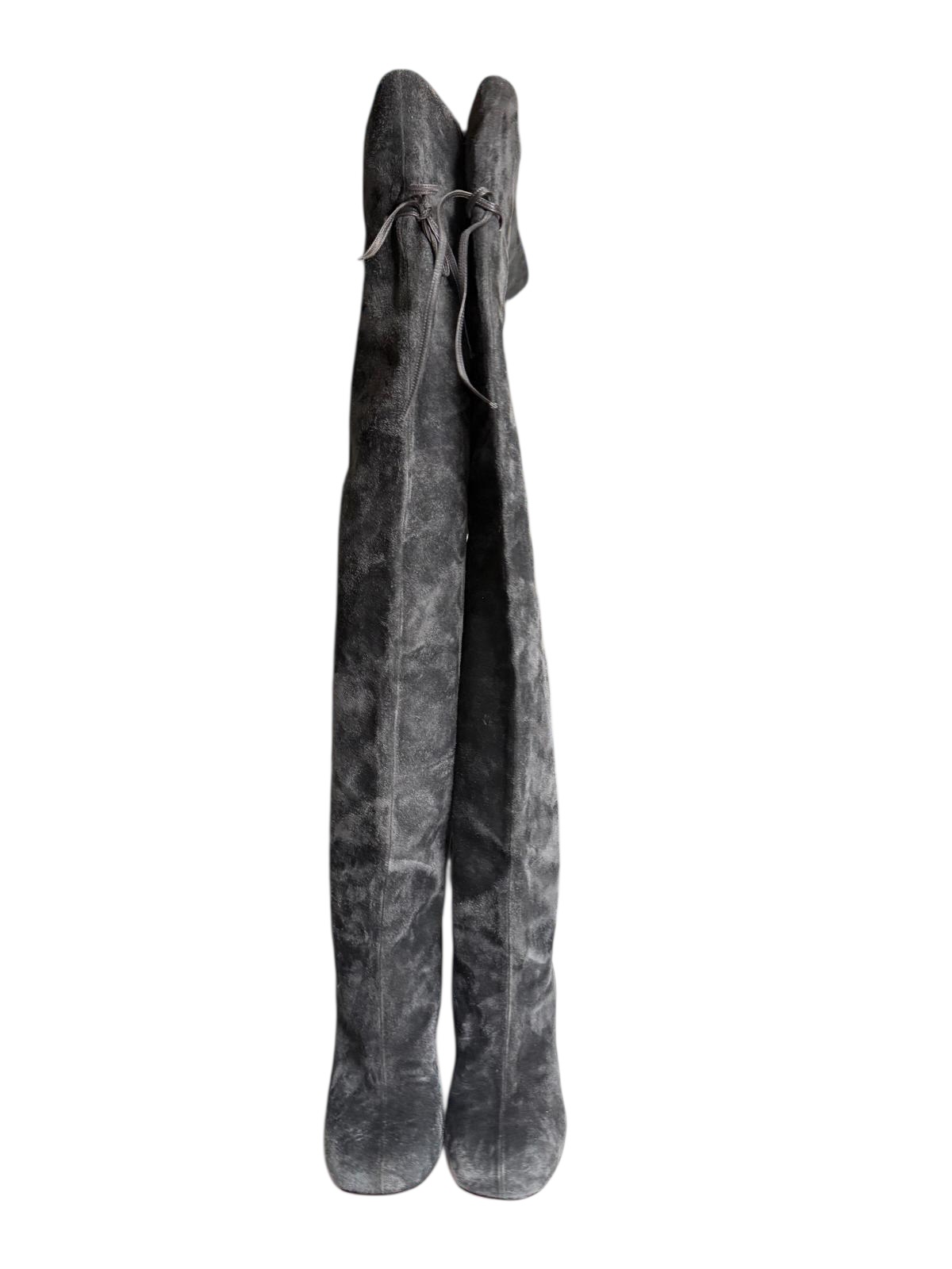 Louboutin boots | LOOP-Marktplatz