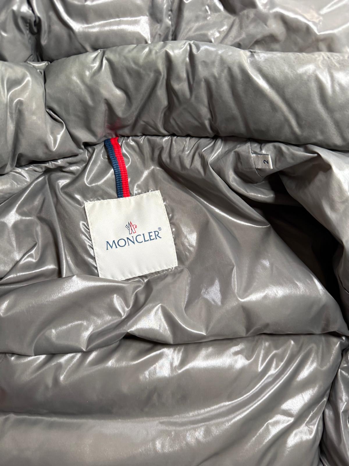 Moncler down jacket | LOOP-Marktplatz
