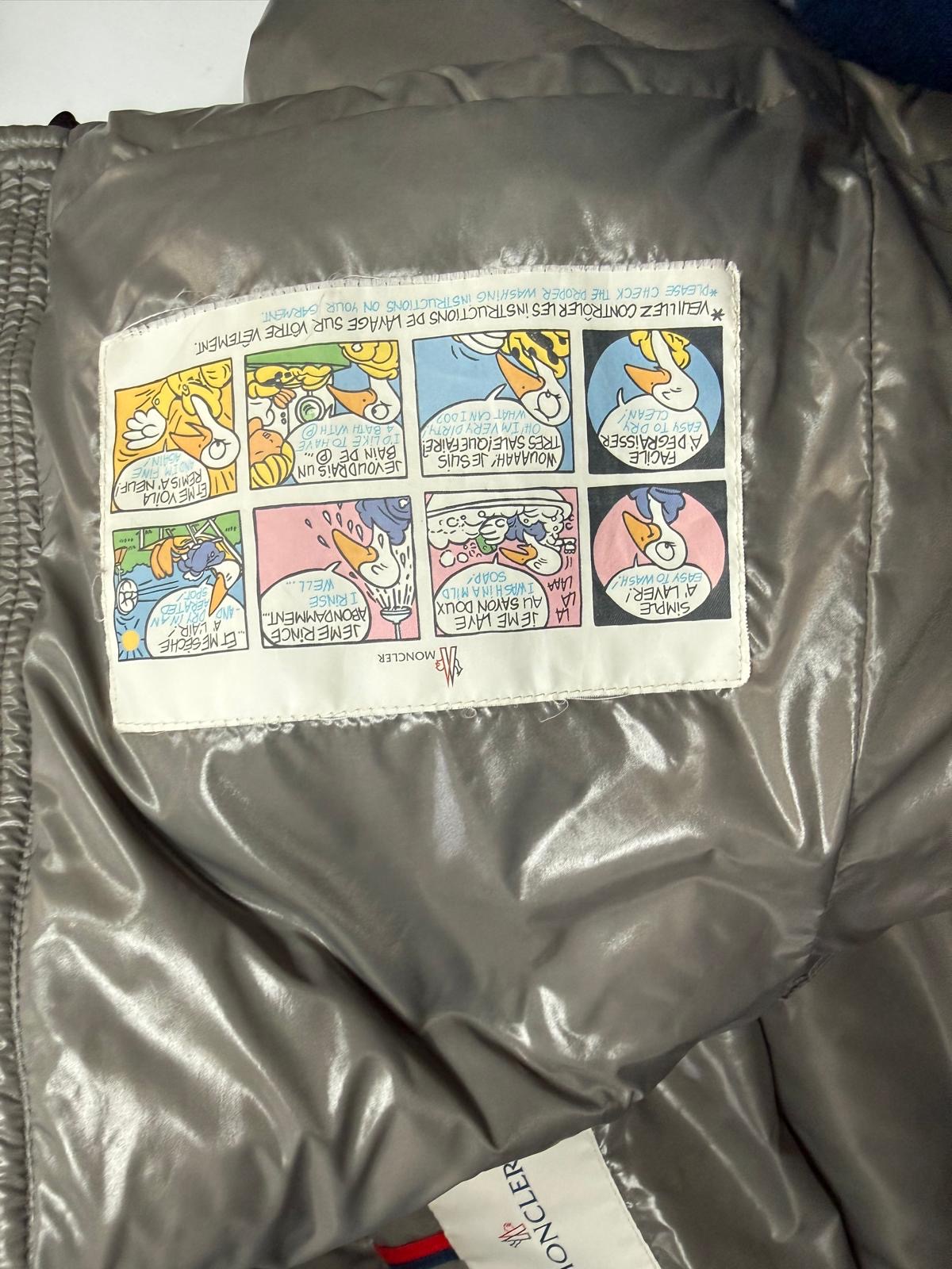 Moncler down jacket | LOOP-Marktplatz