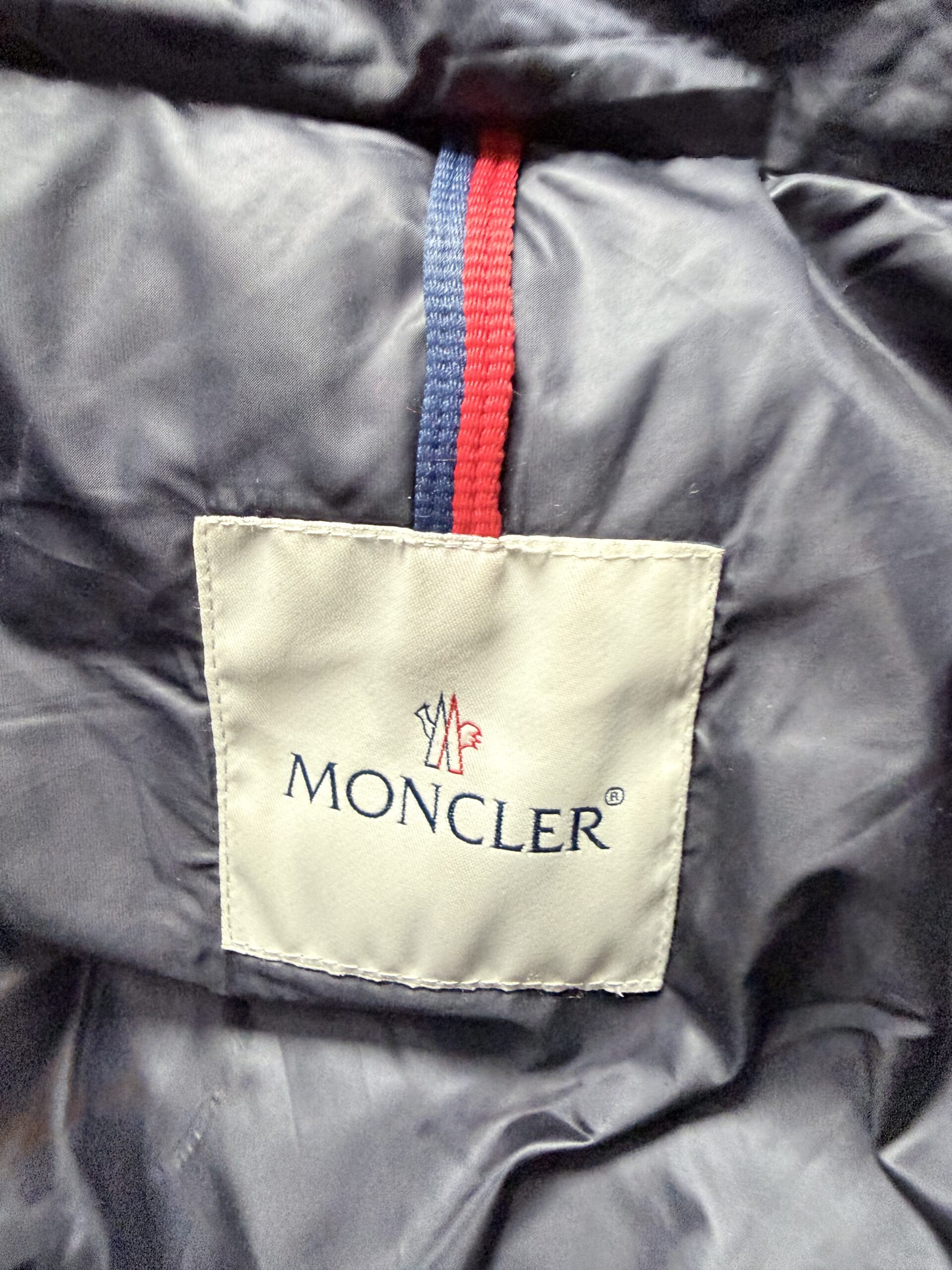 Moncler down jacket | LOOP-Marktplatz