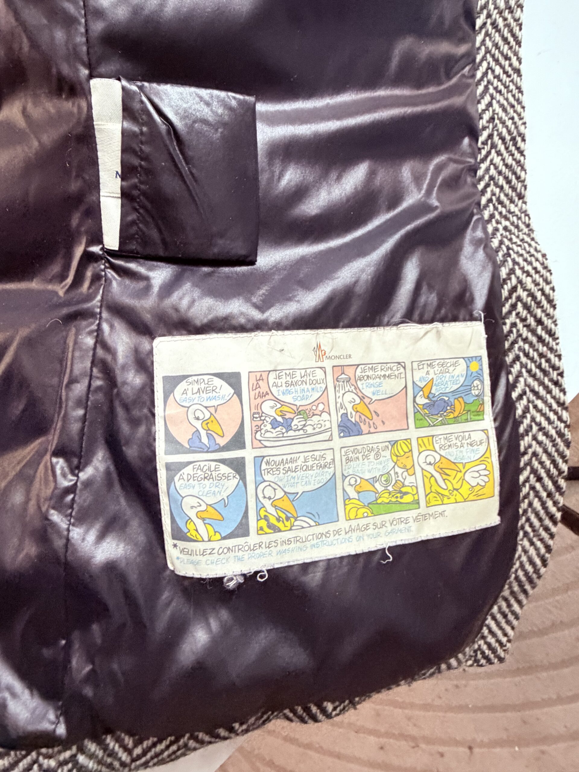 Moncler down jacket | LOOP-Marktplatz