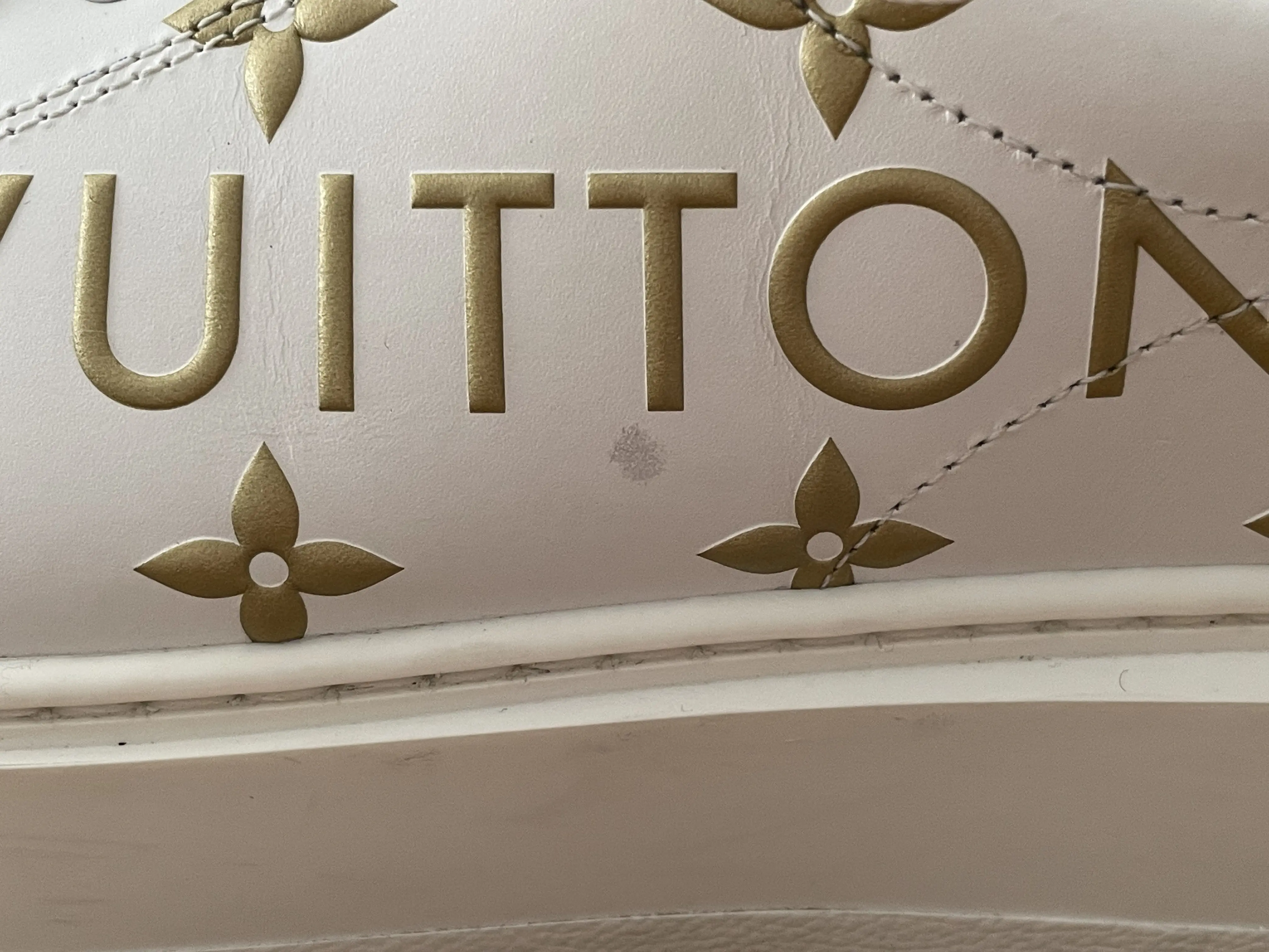 LOUIS VUITTON Sneakers Gr.39 Logo-Print | LOOP-Marktplatz