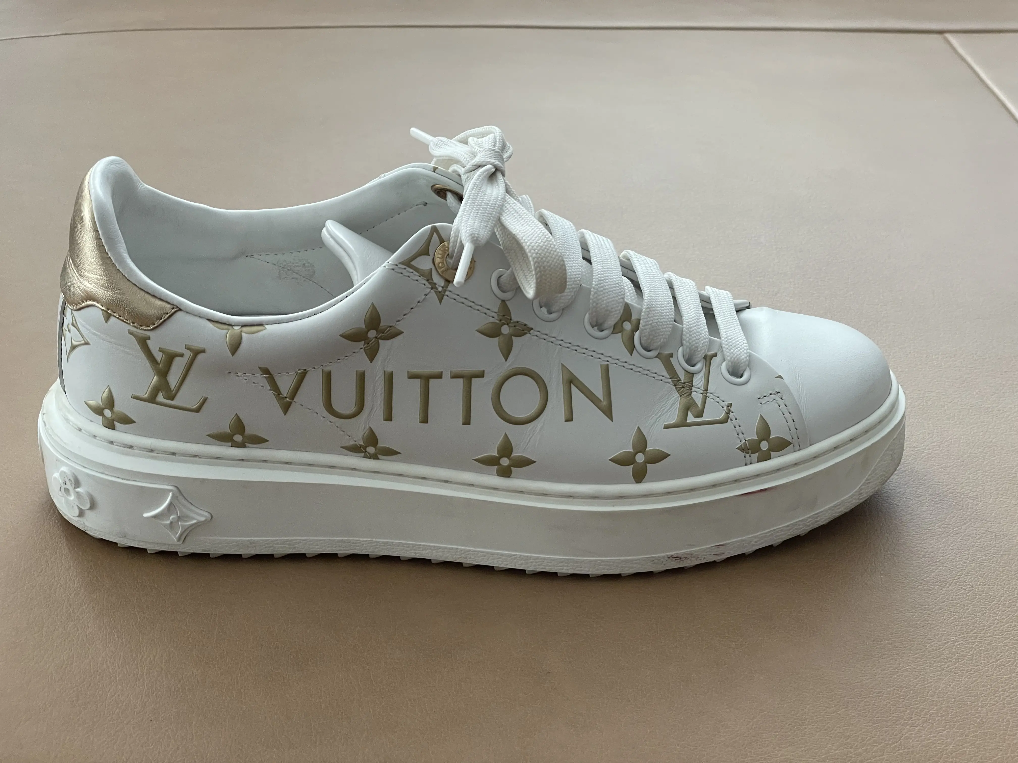 LOUIS VUITTON Sneakers Gr.39 Logo-Print | LOOP-Marktplatz