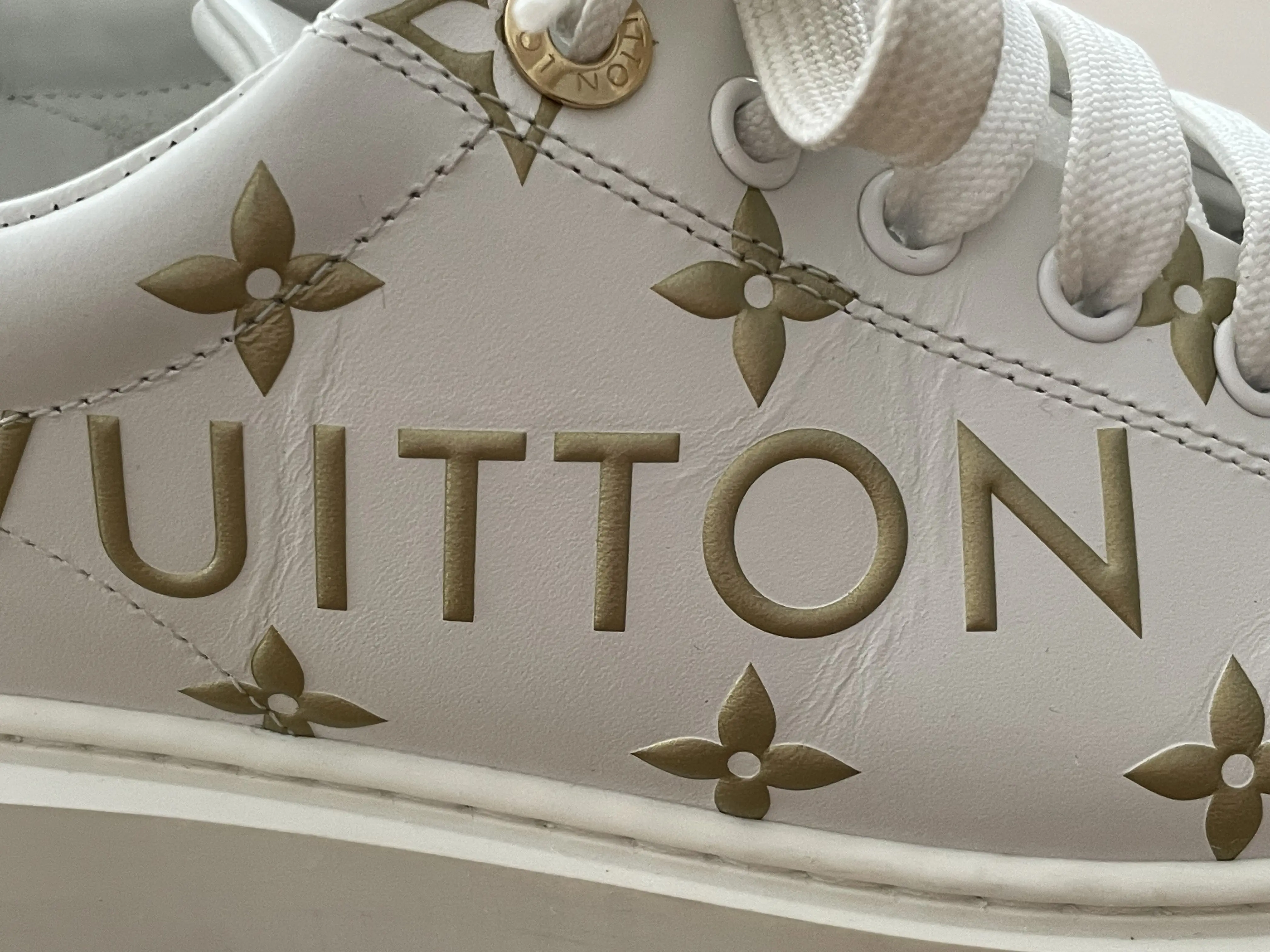LOUIS VUITTON Sneakers Gr.39 Logo-Print | LOOP-Marktplatz