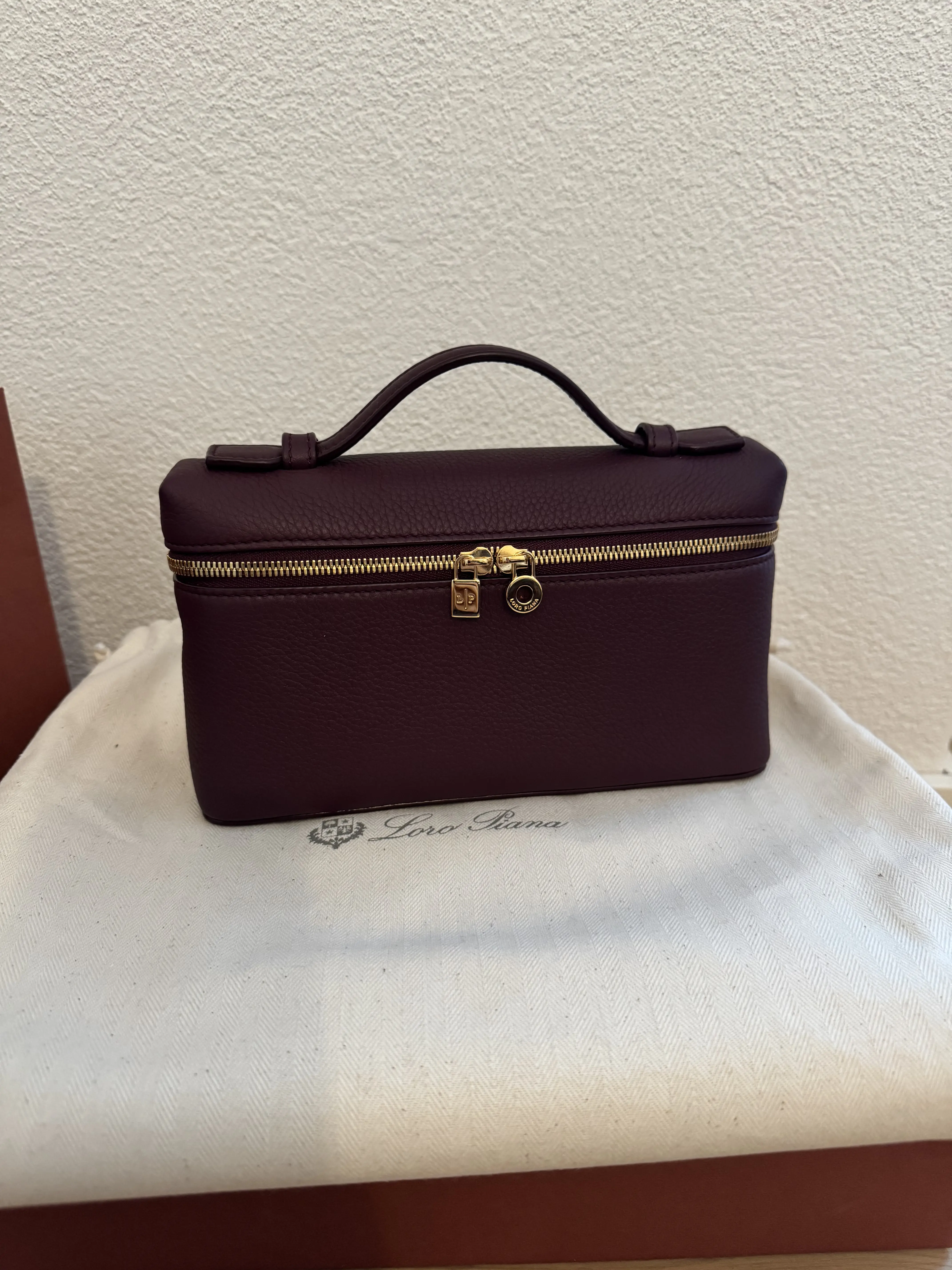 LORO PIANA L19 pouch brand new | LOOP-Marktplatz