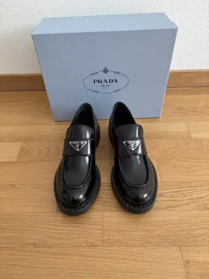 PRADA Monolith Loafer Schwarz | LOOP-Marktplatz
