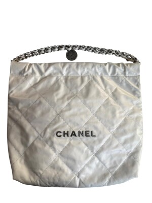 Chanel 22 bag | LOOP-Marktplatz