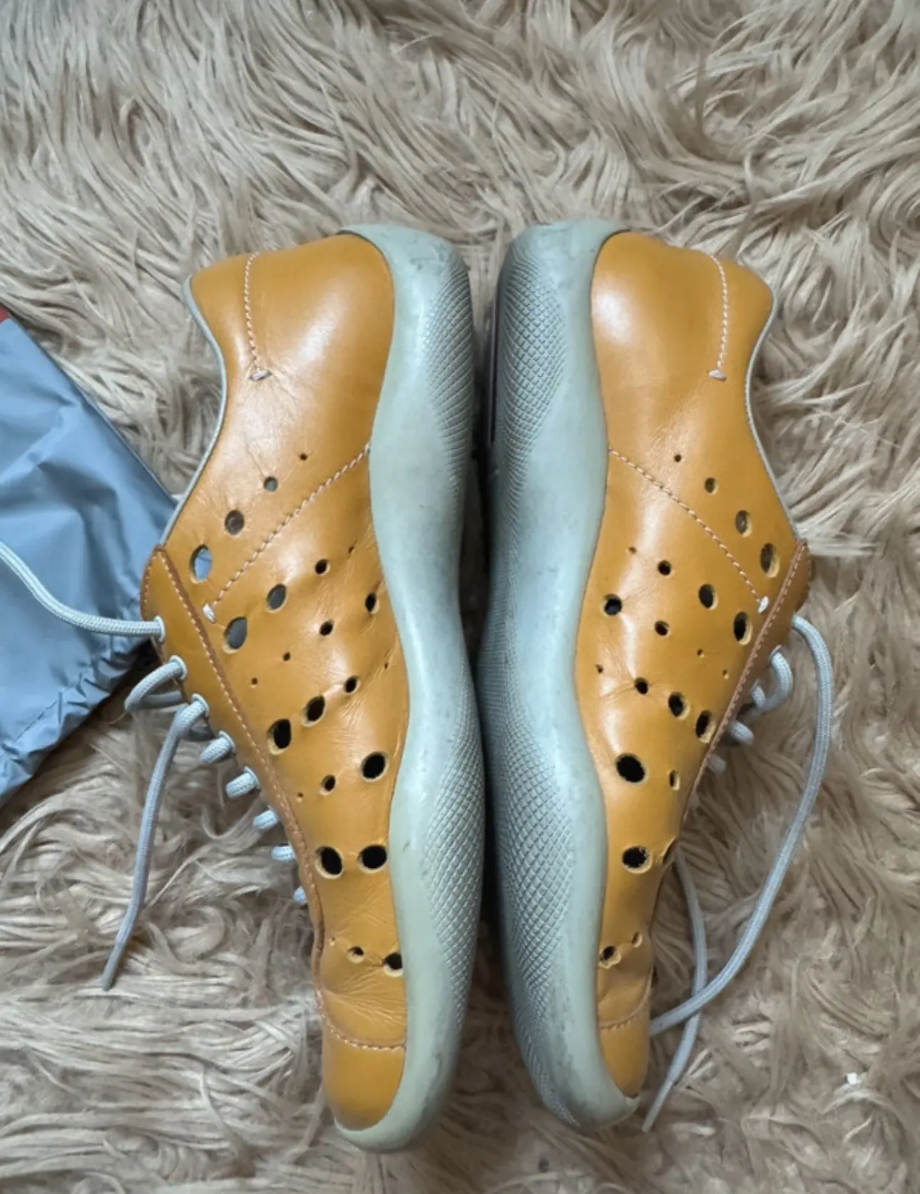 PRADA sneakers | LOOP-Marktplatz