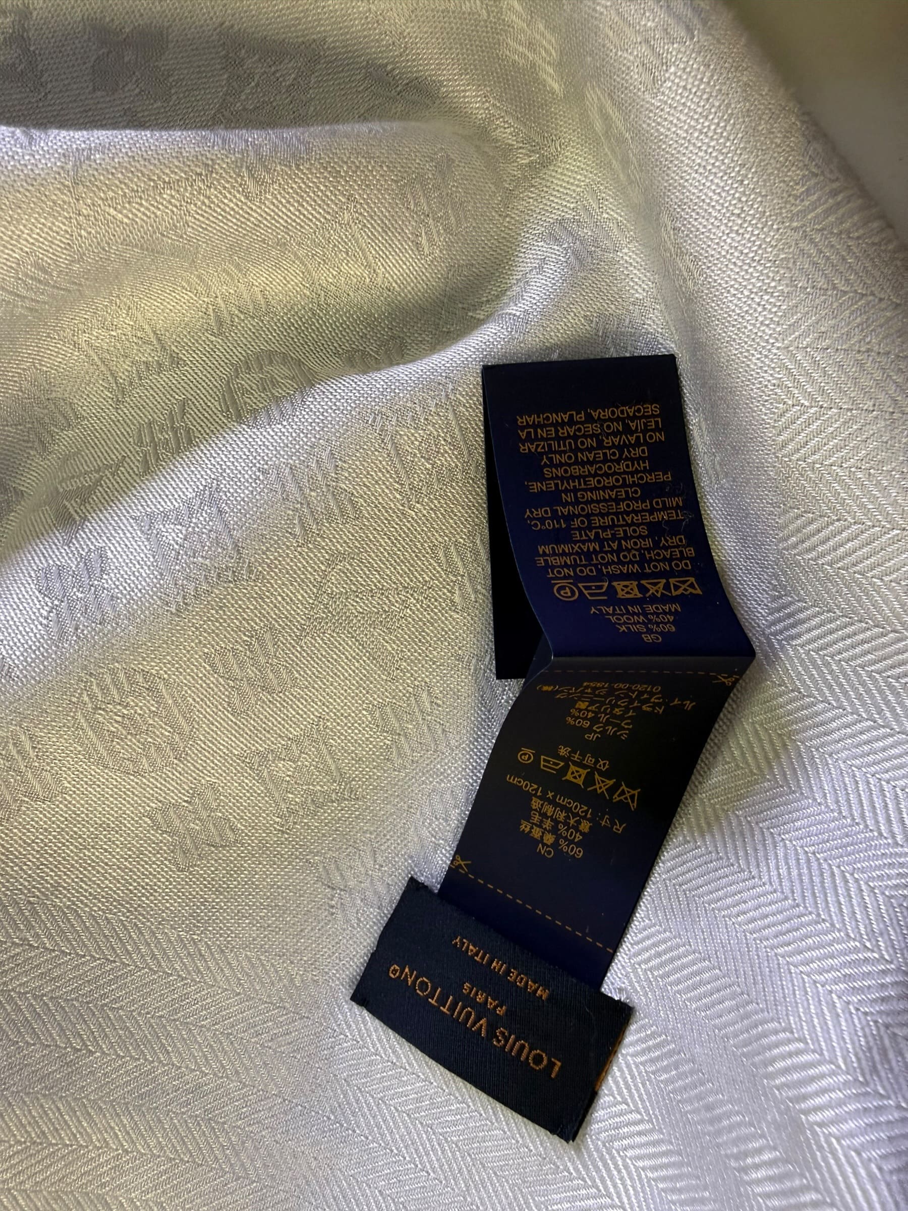 Louis Vuitton stole