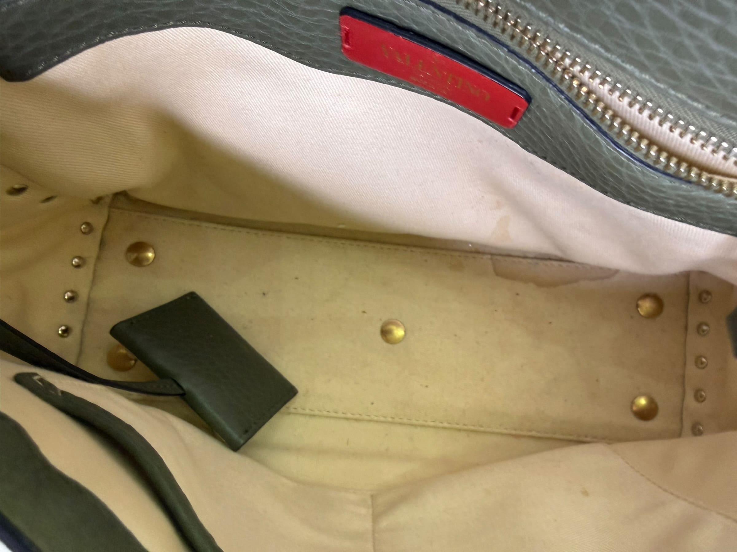 Valentino-Tasche | LOOP-Marktplatz