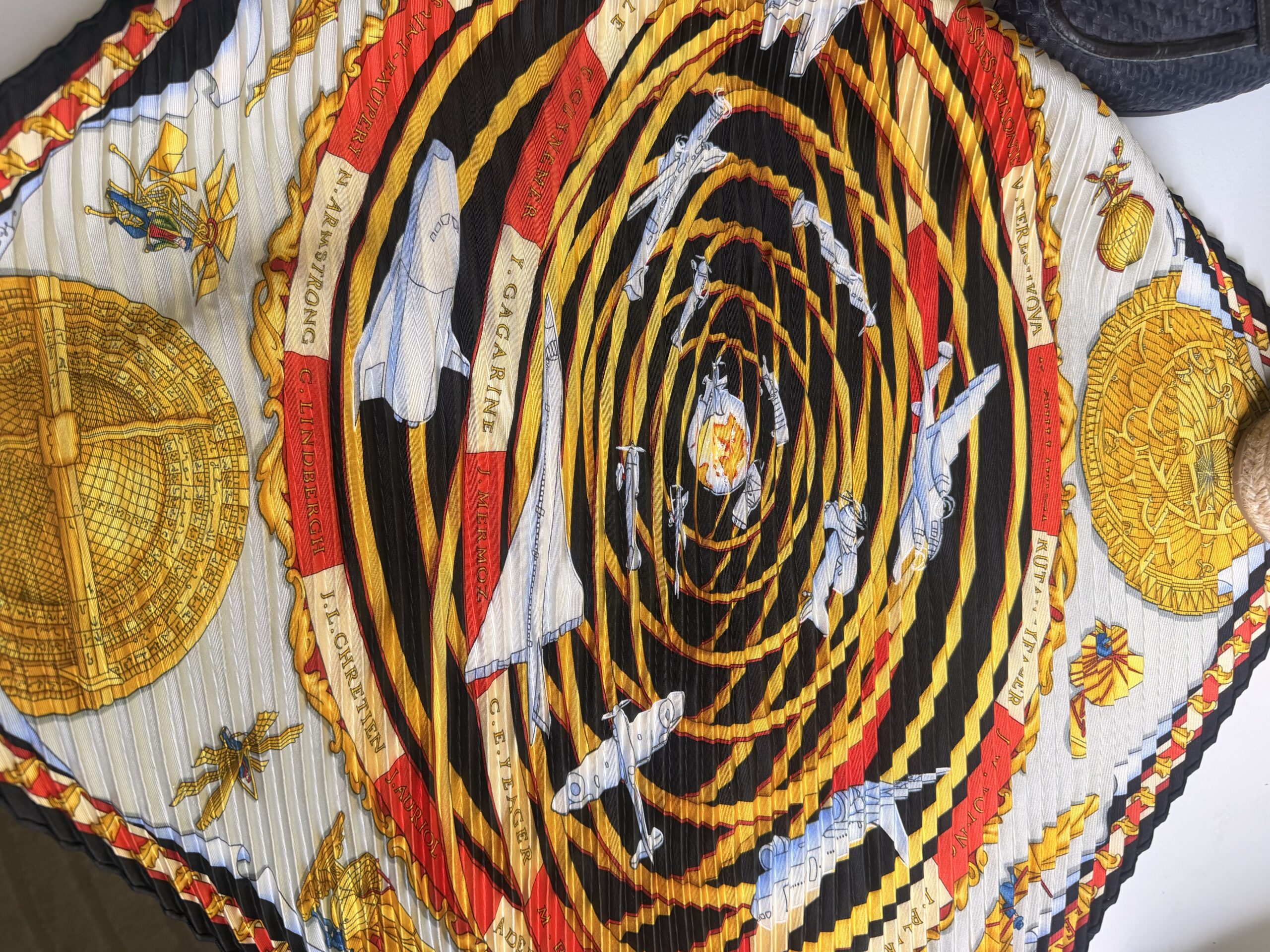 Hermes Plissee-Tuch, quadratisch | LOOP-Marktplatz