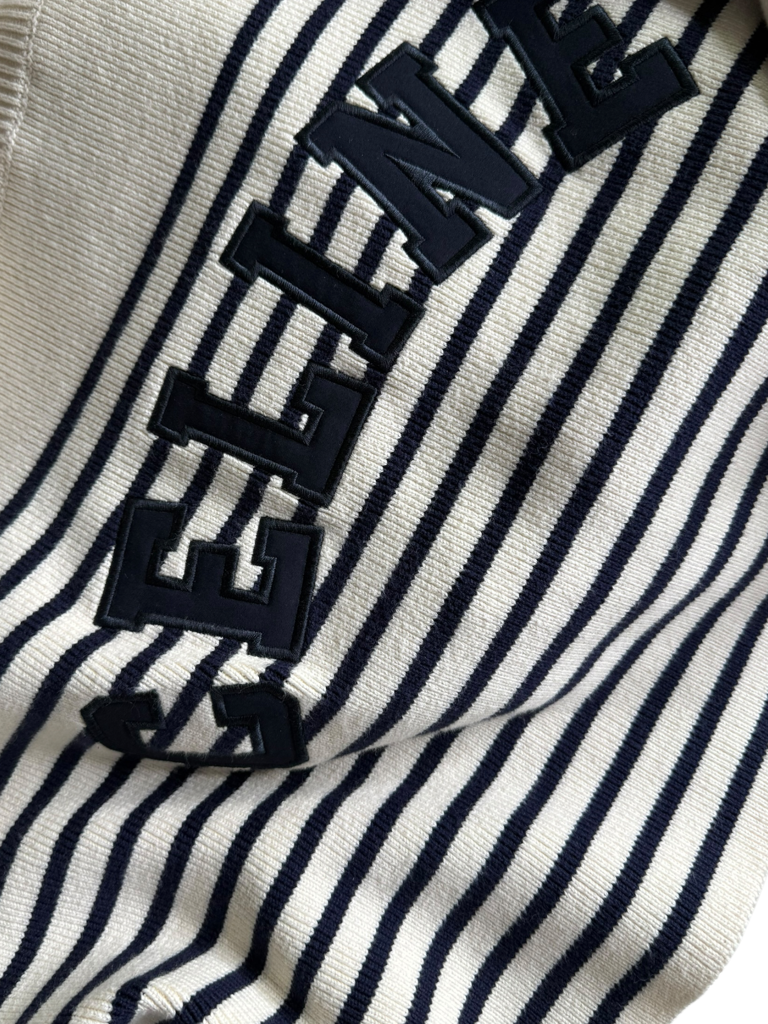 Pull Céline