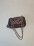 CHANEL, Kameratasche aus marineblauem Leder