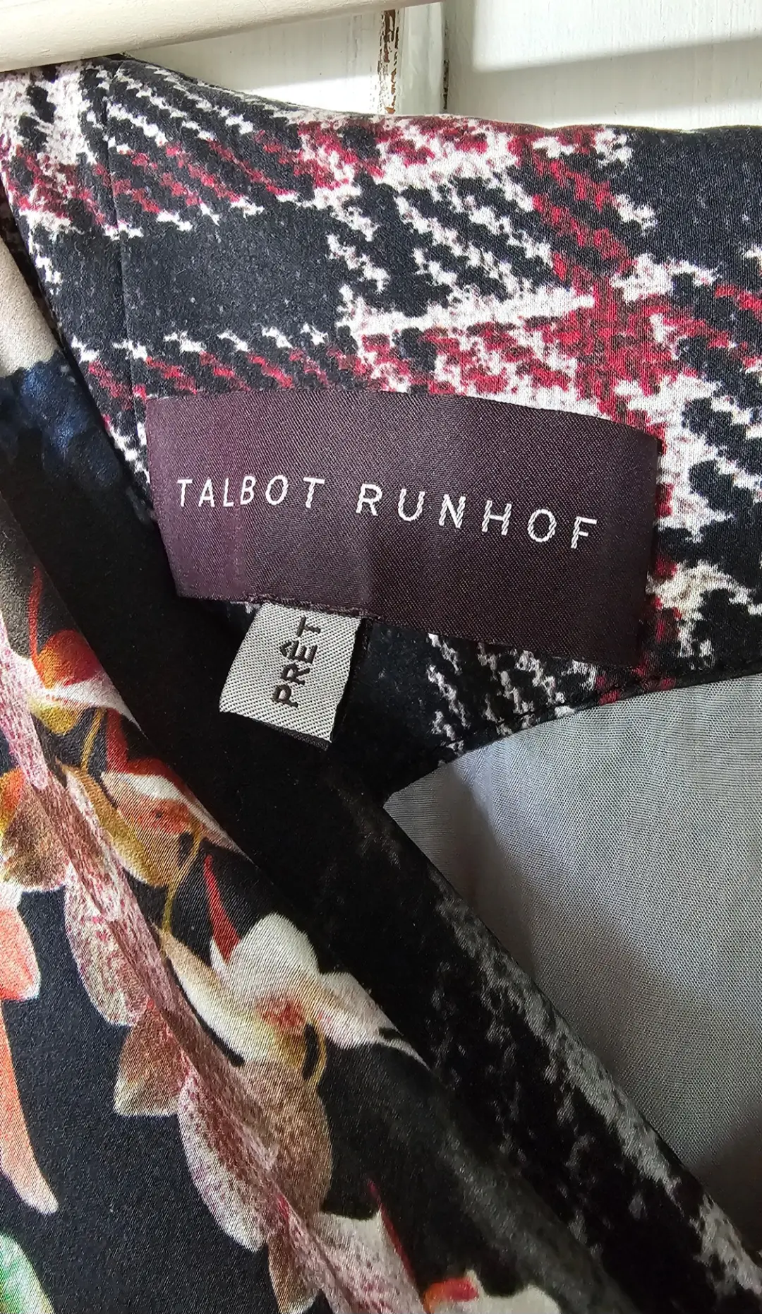 TALBOT RUNHOF, Kleid aus Stretch-Seide | LOOP-Marktplatz