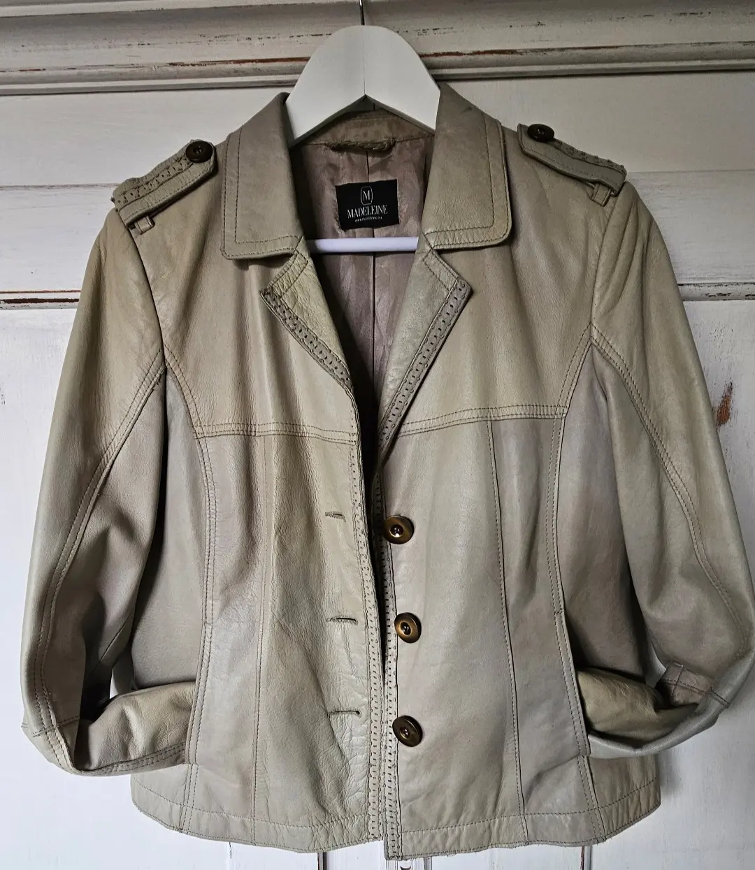 Madeleine, Lammnappa in Beige/Khaki | LOOP-Marktplatz