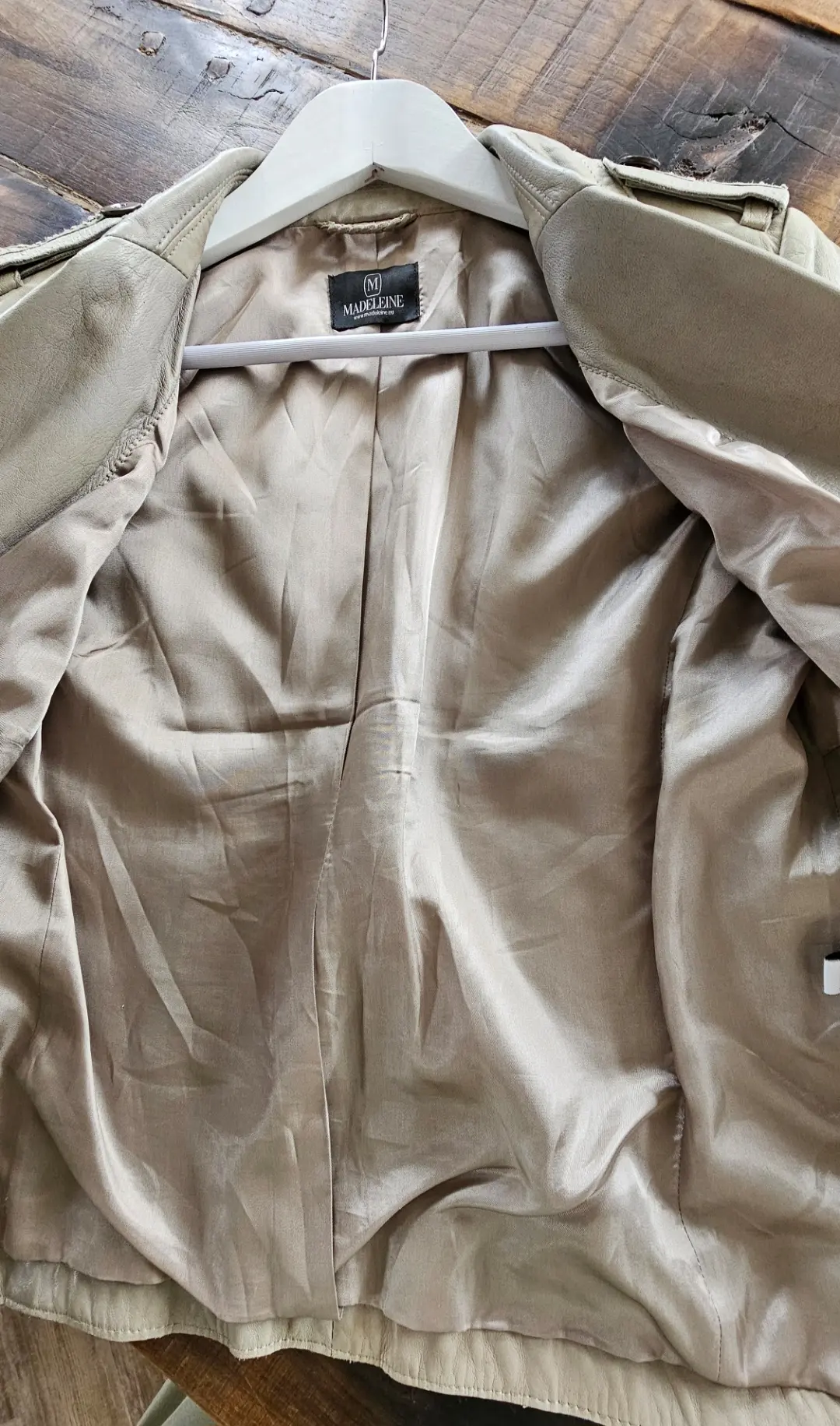 Madeleine, Lammnappa in Beige/Khaki | LOOP-Marktplatz