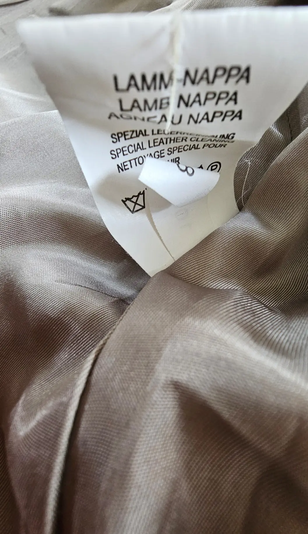 Madeleine, Lammnappa in Beige/Khaki | LOOP-Marktplatz