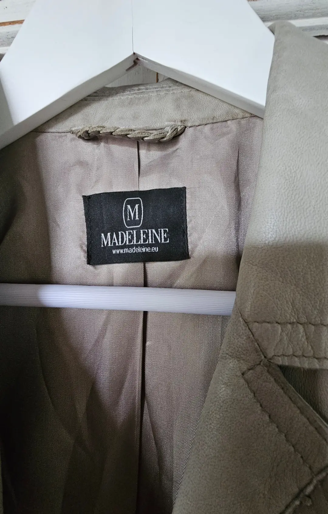 Madeleine, Lammnappa in Beige/Khaki | LOOP-Marktplatz