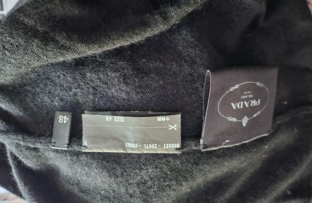 PRADA-Strickjacken | LOOP-Marktplatz