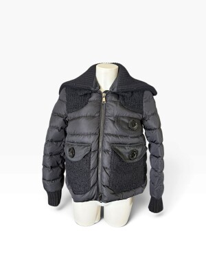 Moncler down jacket | LOOP-Marktplatz
