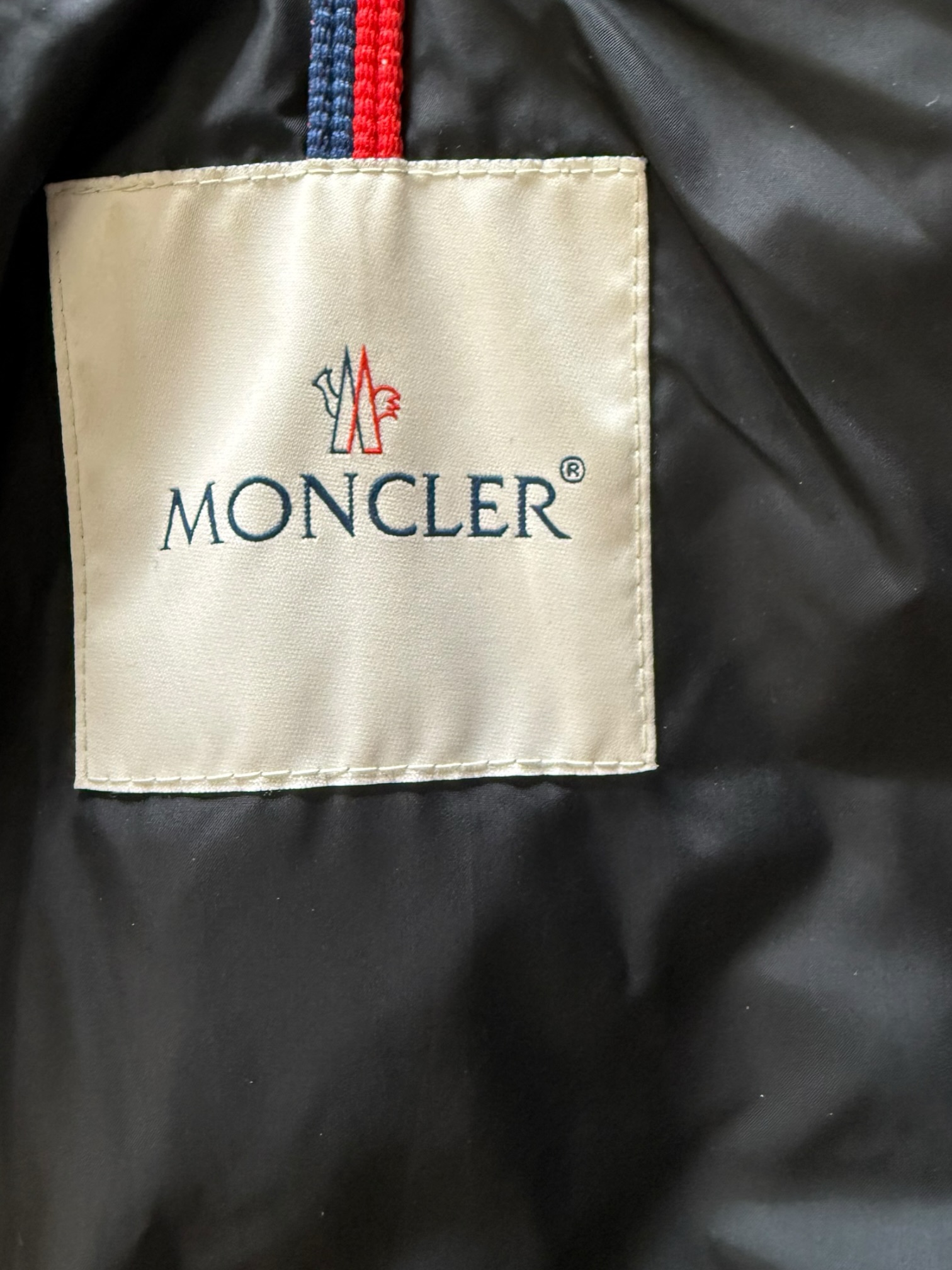 Moncler-Daunenjacke | LOOP-Marktplatz